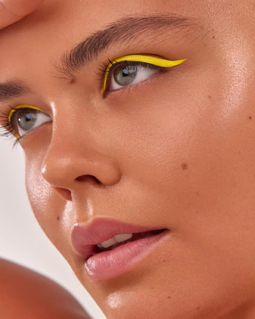 Ashunta Sheriff Beauty UV Vegan Paint Liners